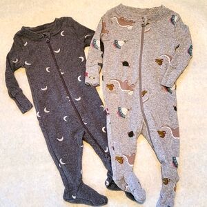 Two little earthling organic cotton snug fitting zip up sleepers/footies